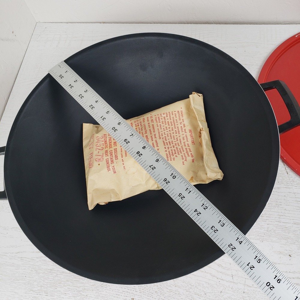 West Bend Electric Wok Red Vintage 1000W Model 5109 with Lid and Base Stand Nice - Picture 8 of 9